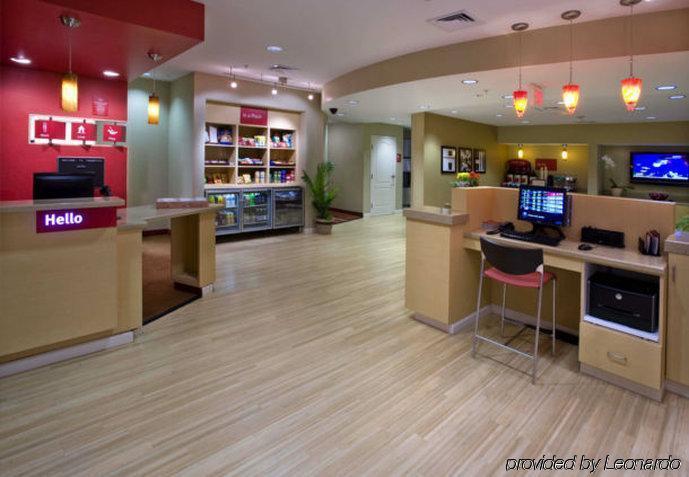 Towneplace Suites Калъмбъс Ресторант снимка